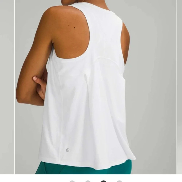 *LULULEMON Essential  Tank Train Size 6 - Picture 2 of 7